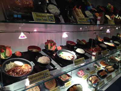 มีเมนูให้เลือกมากมาย ที่ ร้านอาหาร Yayoi MBK