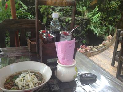 ร้านอาหาร ก๋วยเตี๋ยวเรือปากแดง