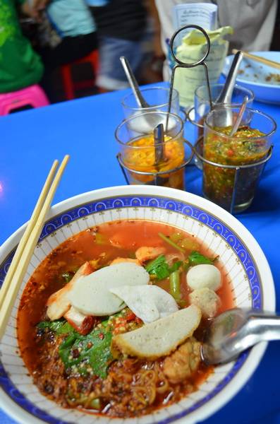 บะหมี่เย็นตาโฟต้มยำ ที่ ร้านอาหาร ตี๋เย็นตาโฟรสเด็ด (ประตูผี)
