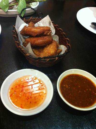 ไก่ทอดร้อนๆ อร่อยจริง ที่ ร้านอาหาร บ้านส้มตำ ซอยศรีเวียง