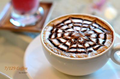 ม็อคค่าร้อนแก้วโปรด   ที่ ร้านอาหาร 7/129 coffee
