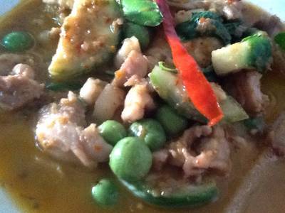 แกงเขียวหวานไก่ ที่ ร้านอาหาร น้าติ