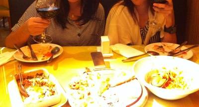 แสงเฟลชจ้ามาก เพราะร้านมืด มองไม่เห็นไรเลยย ++ ที่ ร้านอาหาร Spaghetti Factory Central World