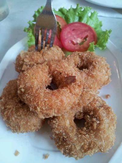 ทอดมันกุ้ง ที่ ร้านอาหาร ช้อนเงิน ช้อนทอง