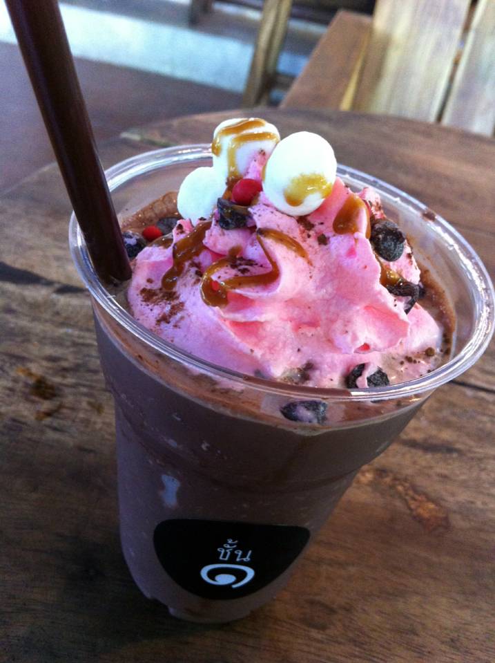 God father chocolate smoothies :) ที่ ร้านอาหาร ชั้น ๑ คาเฟ่