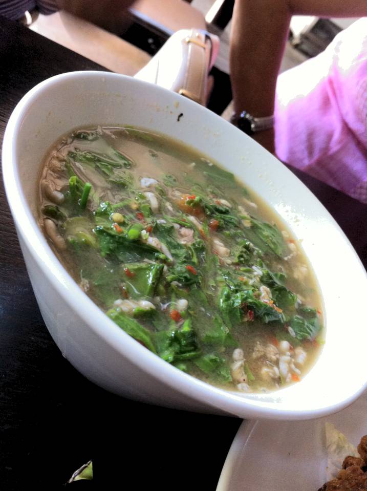 แกงผักหวานไข่มด ที่ ร้านอาหาร ต๋อง เต็ม โต๊ะ (Northern Thai cuisine)