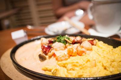 ข้าวหน้าไข่นุ่มซีฟู้ดทาราโกะ ที่ ร้านอาหาร Vanilla Garden