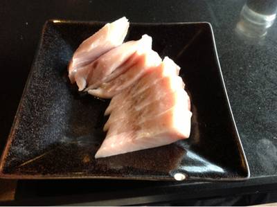 ปลาฮามาจิ สีแปลกๆ ไม่ค่อยสด ที่ ร้านอาหาร Oishi (โออิชิ) Siam Discovery