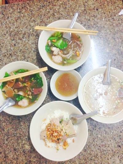 ร้านอาหาร โกเบ๊นซ์ ก๋วยจั๊บ เกาเหลาเลือดหมู