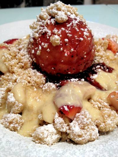 strawberry crumble pancake ที่ ร้านอาหาร Pancake Cafe Navamin City Avenue