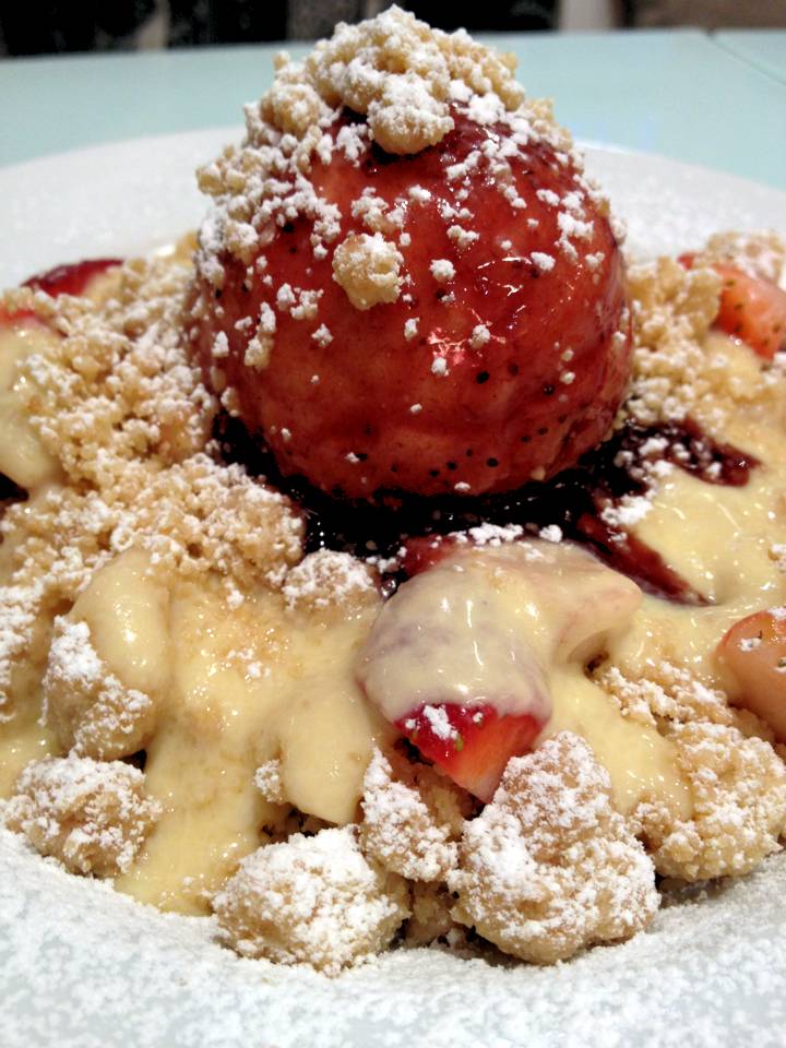 strawberry crumble pancake ที่ ร้านอาหาร Pancake Cafe Navamin City Avenue