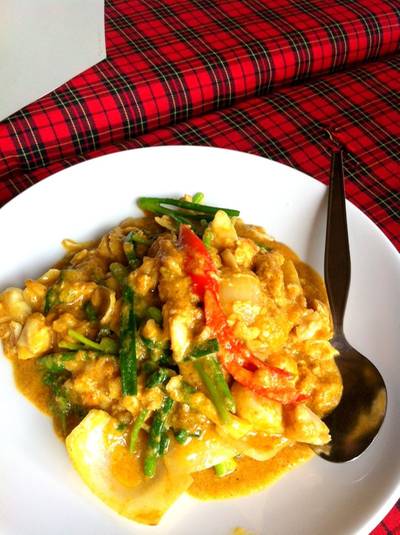 เนื้อปูผัดผงกระหรี้ ที่ ร้านอาหาร ปากน้ำซีฟู้ด