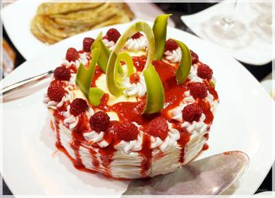 Crepe Cake  ที่ ร้านอาหาร The Square Novotel Bangkok Siam Square