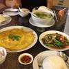 บรรยากาศดี อาหารโอเค แต่บางครั้งแขกต่างชาติทั้งดื่มทั้งสูบบุหรี่ เด็ ที่ ร้านอาหาร The Pool ริมสระว่ายน้ำ พิมานชล2