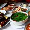 หมดนี่กินกัน 3 สาว ยังมาไม่ครบด้วย
อร่อยทุกอย่างจริง ๆ สมัยเรียน ไม่ยักรู้จัก ที่ ร้านอาหาร ไก่ย่างป้าแก้ว