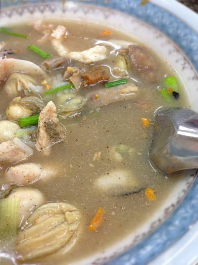 หอย หนัง กระเพาะ เนื้อ ที่ ร้านอาหาร ฮ้อข้าวต้มปลา (กิมโป้)