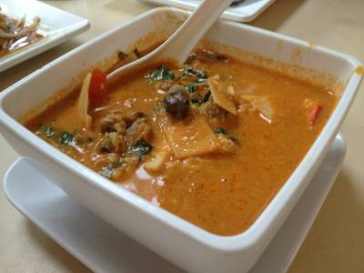 แกงคั่วหอยขม ที่ ร้านอาหาร ไก่ตะกร้า