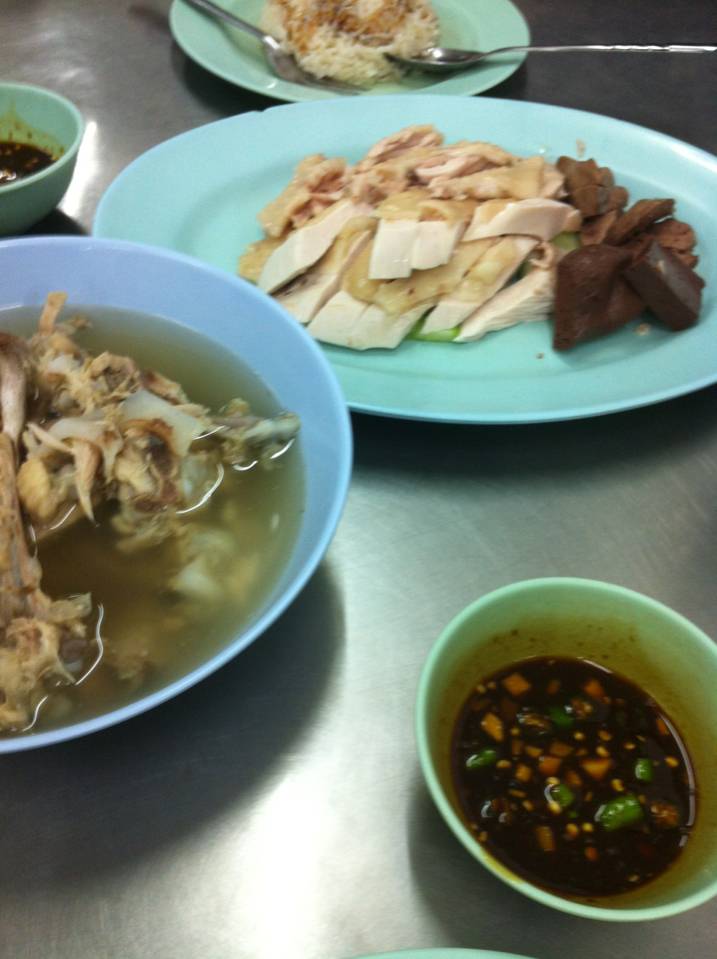 นั่งกินกะกิ๊บซี่ด้วย น่าเป๊ะเว่อ!! ที่ ร้านอาหาร ข้าวมันไก่ตอนประตูน้ำ
