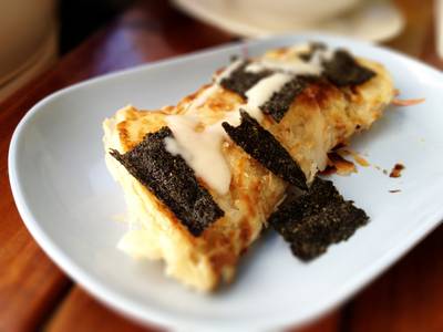 โรตีสอดใส้สาหร่าย มังสวิรัติทานได้เลย ไม่มีเนื้อสัตว์ ที่ ร้านอาหาร Coffee Pate คอฟฟี่ปัตเต้ โรตีสอดใส้สาหร่าย มังสวิรัติทานได้เลย ไม่มีเนื้อสัตว์ ที่ ร้านอาหาร Coffee Pate คอฟฟี่ปัตเต้