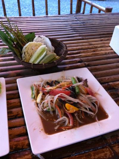 ส้มตำปูปลาร้า รสแซ่บเวอร์จริงๆ ที่ ร้านอาหาร ส้มตำพอใจ