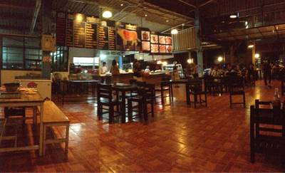 บรรยากาศร้าน...สบายๆ ไม่เบียดเสียด ที่ ร้านอาหาร บอยโพนยางคำ รัชดา36 บรรยากาศร้าน...สบายๆ ไม่เบียดเสียด ที่ ร้านอาหาร บอยโพนยางคำ รัชดา36
