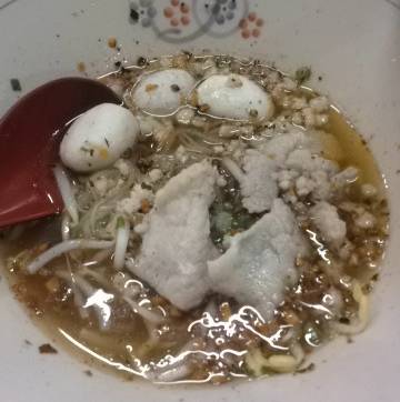 ร้านอาหาร ใสสะอาด ก๋วยเตี๋ยวลูกชิ้นน้ำใส