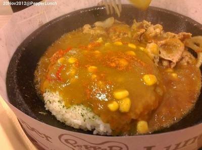 Curry Rice with Beef & Hamburg ราดแกงกะหรี่ลงไป ที่ ร้านอาหาร Pepper Lunch Siam Square