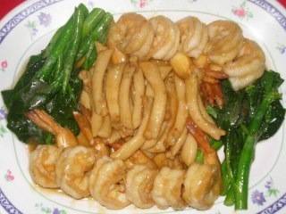 กุ้งแชบ๊วยเจี๋ยนหอยโสม ที่ ร้านอาหาร จานทองแท้