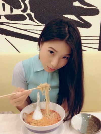รสชาติเผ็ดปานกลาง ส่วนตัวว่าเค็มไปหน่อย แต่ให้หมูชิ้นใหญ่ ที่ ร้านอาหาร Dotonbori Ramen The Crystal Park