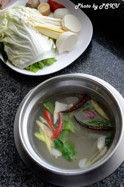 น้ำซุปต้มยำ ที่ ร้านอาหาร Neo Suki - Shabu Town in Town