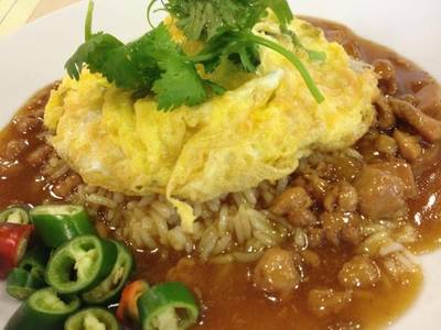 ข้าวหน้าไก่ห้าแยก เหลาะงาทิ้น อร่อย รสชาติดี มีขายที่ศูนย์อาหาร รพ.กรุงเทพด้วย ที่ ร้านอาหาร ห้องอาหารพูนเลิศ เหลาะงาทิ้น ห้าแยกพลับพลาไชย