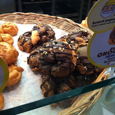 อัลมอลช็อคโกแลค ที่ ร้านอาหาร Beard Papa's Paragon