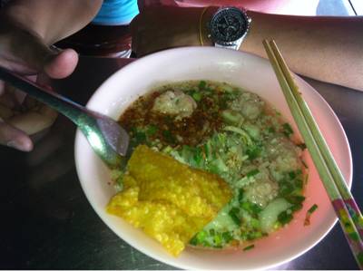 หมูเด้งต้มยำ!!! ที่ ร้านอาหาร แพวัดแหลม หมูเด้งต้มยำ!!! ที่ ร้านอาหาร แพวัดแหลม