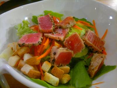 ยำปลาแซลมอน
Salmon salad ที่ ร้านอาหาร iKitchen