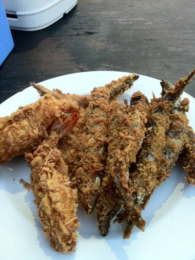 ไปกินเมื่อวันก่อน เพิ่มเมนูของทอด อยู่ในตู้อุ่นอย่างดี มีปลาไข่ด้วย!! ที่ ร้านอาหาร จิ้มจุ่มมหานคร