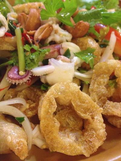 ยำกระเพาะปลาทะเล อร่อยอะ กรอบและสด รสจัด ที่ ร้านอาหาร โต้งปลาเผา ยำกระเพาะปลาทะเล อร่อยอะ กรอบและสด รสจัด ที่ ร้านอาหาร โต้งปลาเผา