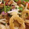 ยำกระเพาะปลาทะเล อร่อยอะ กรอบและสด รสจัด ที่ ร้านอาหาร โต้งปลาเผา