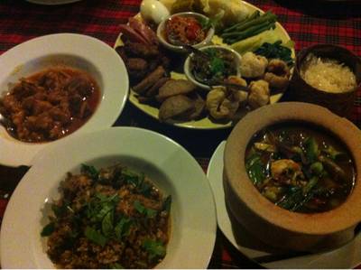 ร้านอาหาร แกงร้อนบ้านสวน ร้านอาหาร แกงร้อนบ้านสวน