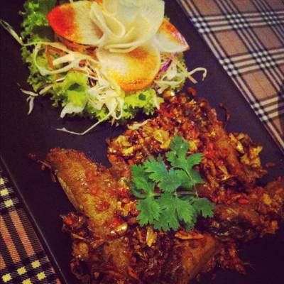 ปลาทรายทอดขมิ้น ที่ ร้านอาหาร ครัวนายช่าง