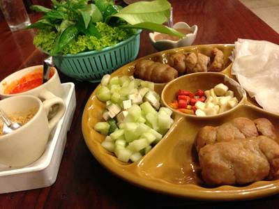 ร้านอาหาร แหนมเนืองลับแล