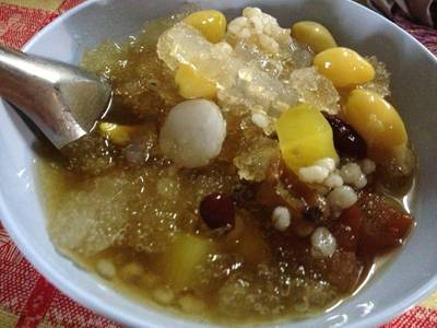เหมือนเต้าทึงเลย + เซ็งซิมอี้ แผ่นแป้งกลม บางๆ เหนียวๆ ไม่มีรสชาติ อร่อยดีนะ35- ที่ ร้านอาหาร เชียงเซียมอี้แป้งกลม อารมณ์ดี