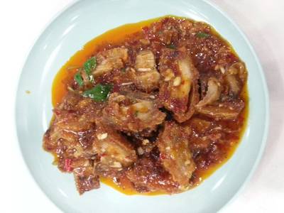 หมูกรอบผัดพริกเผา at ข้าวต้มเป็ดเจ๊โอว
