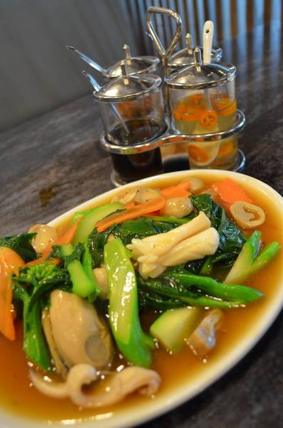 ราดหน้าฮ่องกงทะเล ที่ ร้านอาหาร หลิวเซียงฟง