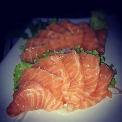 salmon sashimi @ กำปั่นริมน้ำ ที่ ร้านอาหาร กำปั่นริมน้ำ