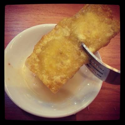 เกี๊ยวกล้วยทอด หอม กรอบ อร่อยลิ้นจัง ที่ ร้านอาหาร Moka Coffee