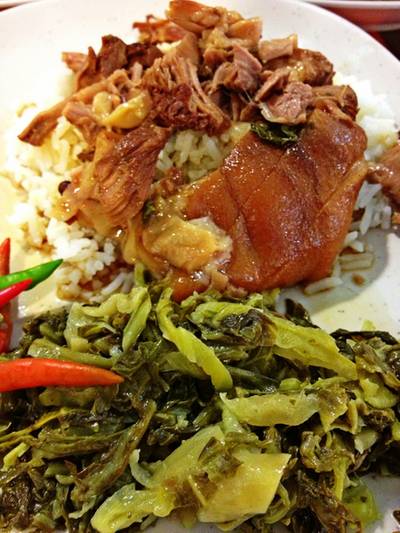 ข้าวขาหมูตรอกซูง หมูนุ่มตุ๋นเข้าเนื้อ ปริมาณเพิ่มตามราคา ก็ดี ที่ ร้านอาหาร Food Court MBK