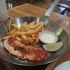Grilled Salmon กับซอสเปรี้ยว ที่ ร้านอาหาร Cafe Fish
