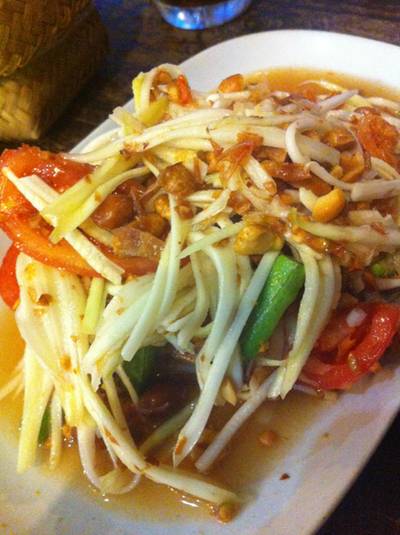 ตำมะม่วง แซ่บ มะม่วงหอมมาก  ที่ ร้านอาหาร ตำมั่ว ลาดพร้าว 101