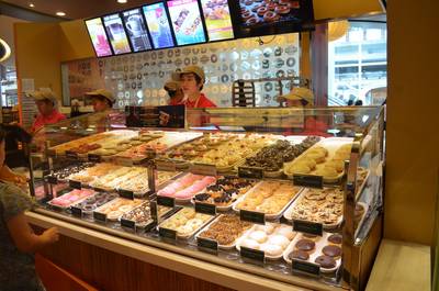 โดนัทหลากหลายหน้า ที่ ร้านอาหาร Krispy Kreme Siam Paragon