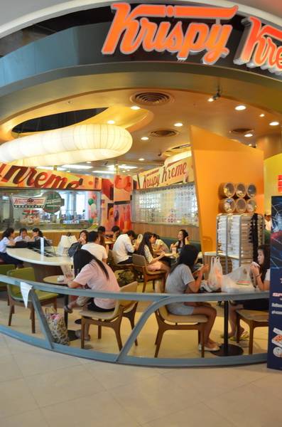 ที่นั่งของร้าน ที่ ร้านอาหาร Krispy Kreme Siam Paragon